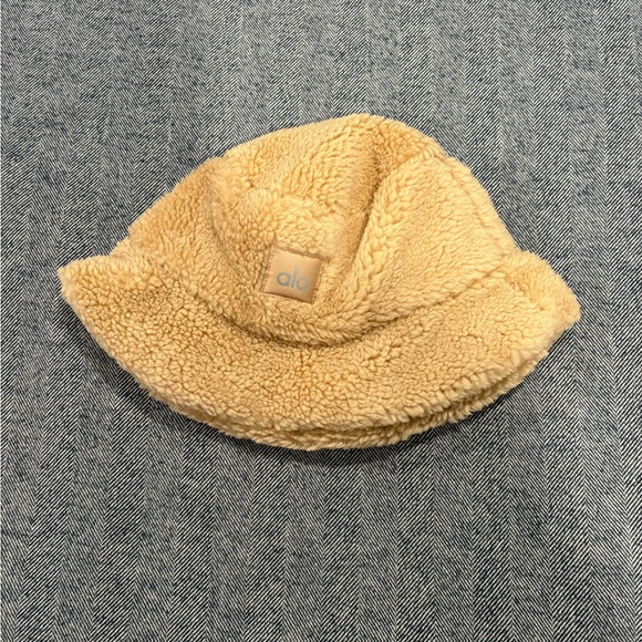 ALO Yoga Tan Fuzzy Bucket Hat